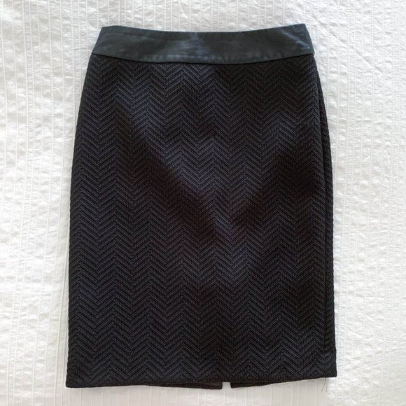 Banana Republic Dresses & Skirts - Banana Republic Black herringbone pencil skirt 0